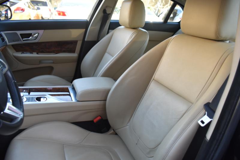 Jaguar XF-Series XF 2.0L I4T Premium 2015