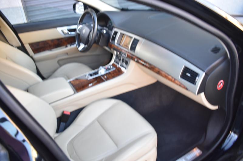 Jaguar XF-Series XF 2.0L I4T Premium 2015