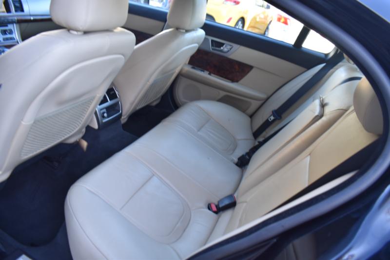 Jaguar XF-Series XF 2.0L I4T Premium 2015