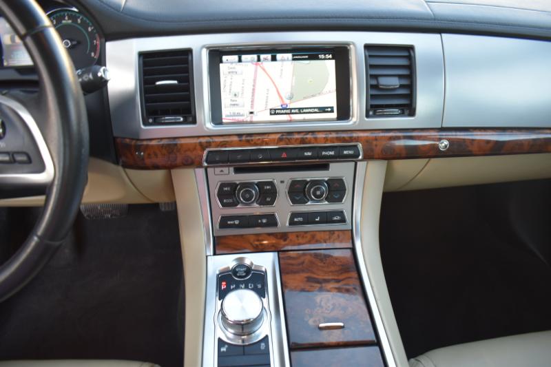 Jaguar XF-Series XF 2.0L I4T Premium 2015