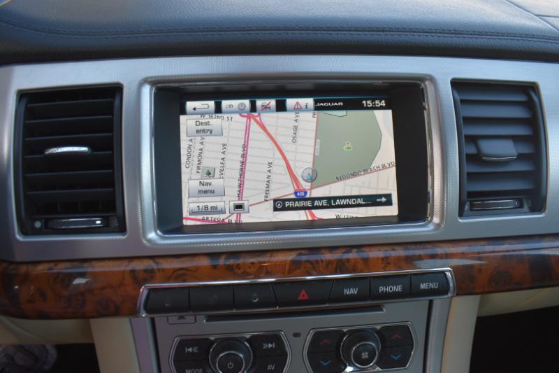 Jaguar XF-Series XF 2.0L I4T Premium 2015