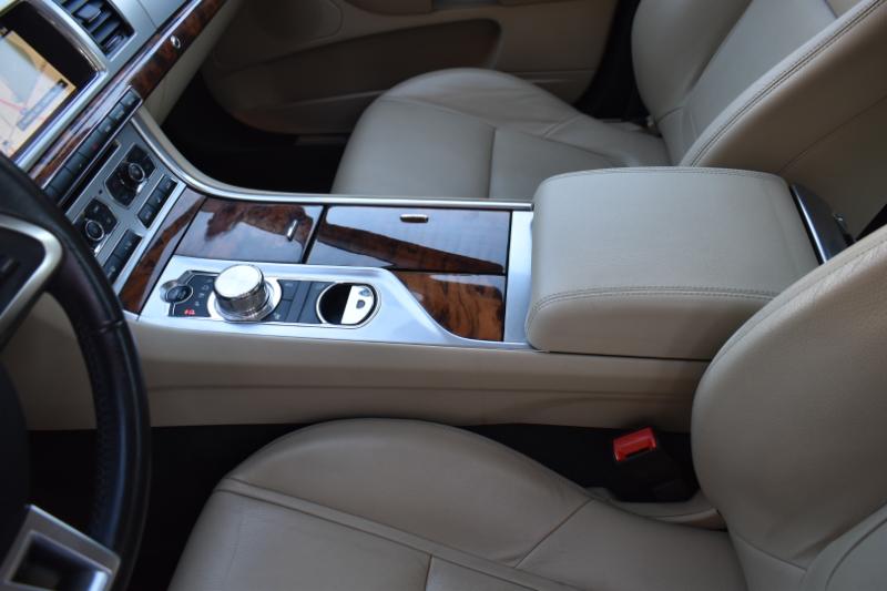 Jaguar XF-Series XF 2.0L I4T Premium 2015