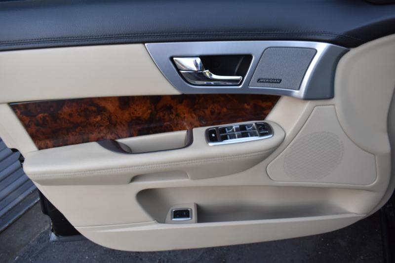 Jaguar XF-Series XF 2.0L I4T Premium 2015