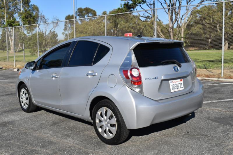 Toyota Prius c Two 2014
