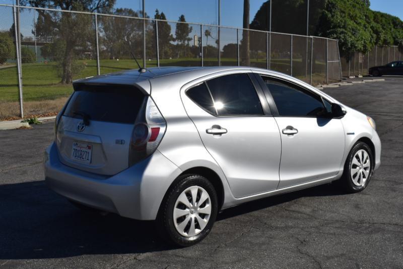 Toyota Prius c Two 2014