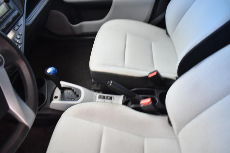Toyota Prius c Two 2014