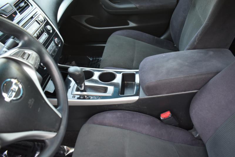 Nissan Altima 2.5 S Sedan 2013