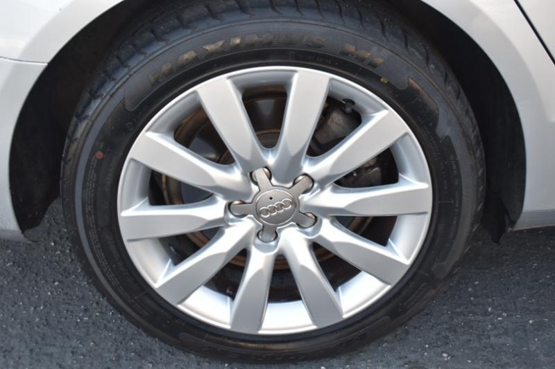 Audi A4 2.0T Sedan quattro Tiptronic 2013