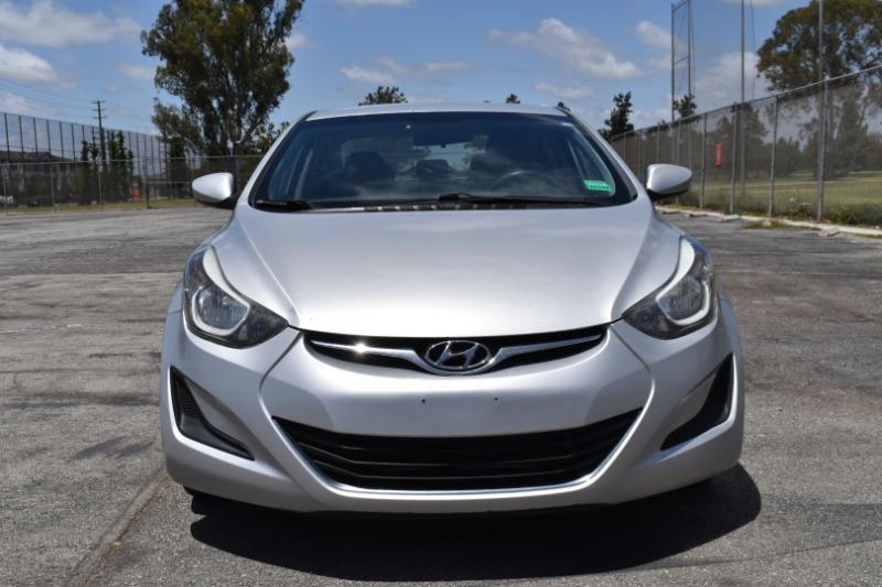 Hyundai Elantra SE 6AT 2016