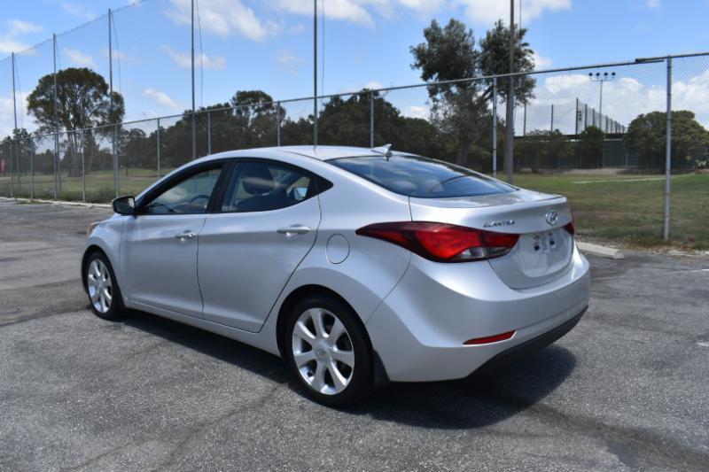 Hyundai Elantra SE 6AT 2016