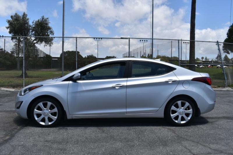 Hyundai Elantra SE 6AT 2016