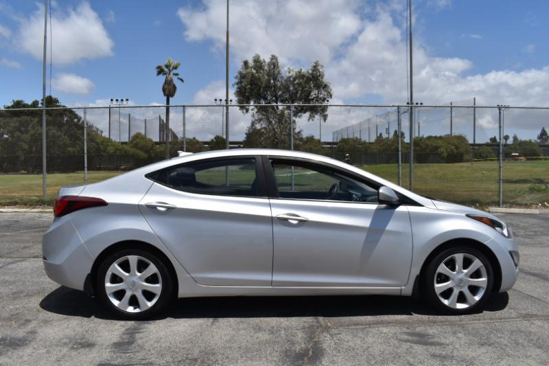Hyundai Elantra SE 6AT 2016