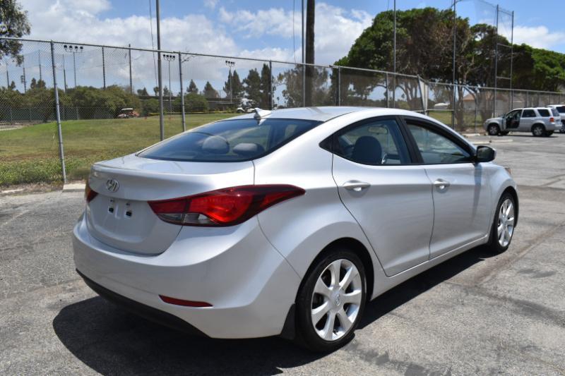 Hyundai Elantra SE 6AT 2016