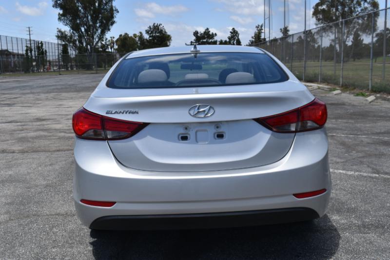 Hyundai Elantra SE 6AT 2016