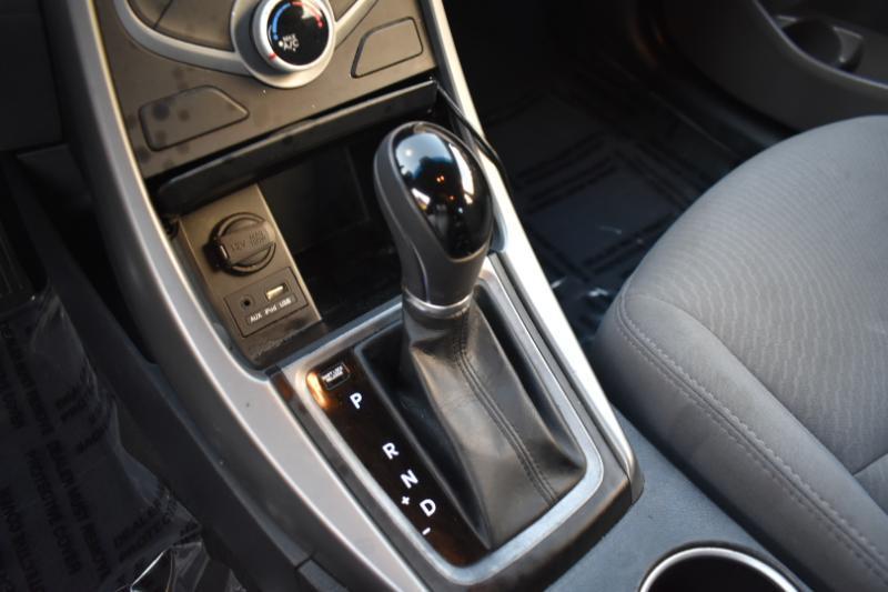 Hyundai Elantra SE 6AT 2016