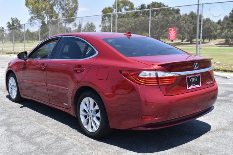 Lexus ES 300h Sedan 2013