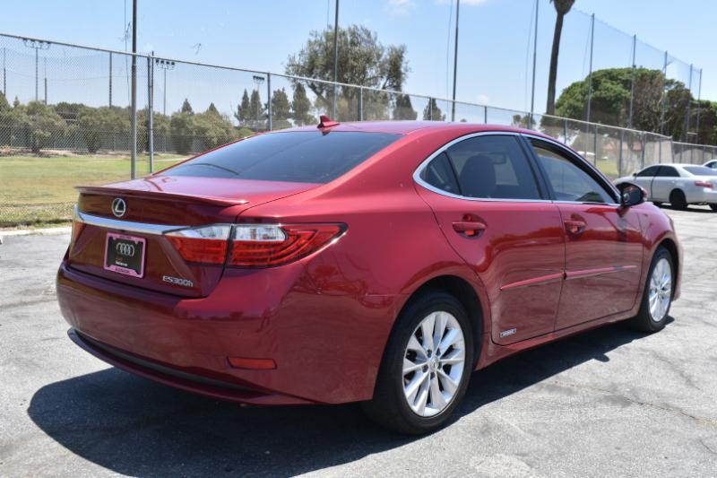 Lexus ES 300h Sedan 2013