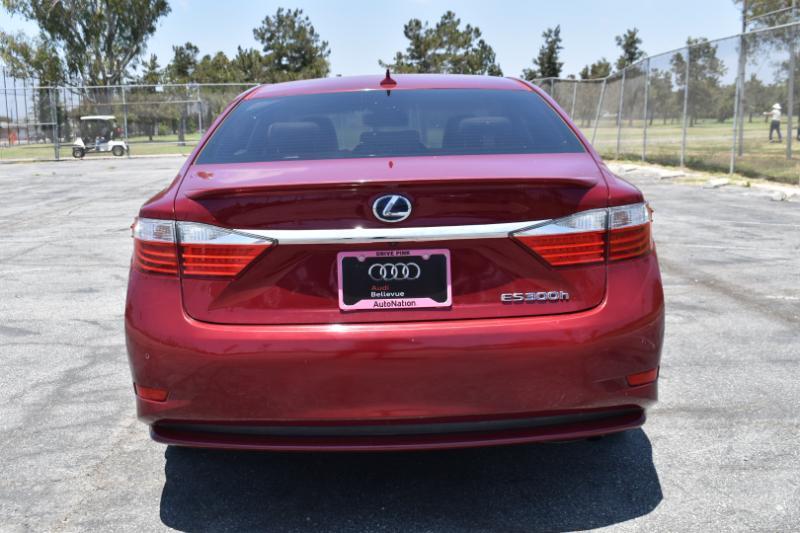 Lexus ES 300h Sedan 2013