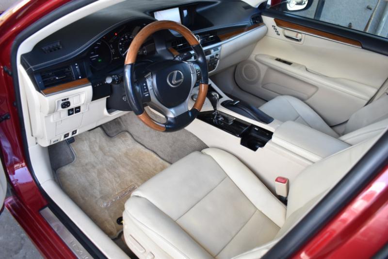Lexus ES 300h Sedan 2013