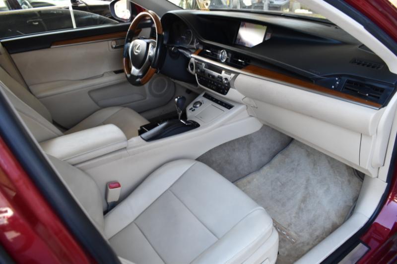 Lexus ES 300h Sedan 2013