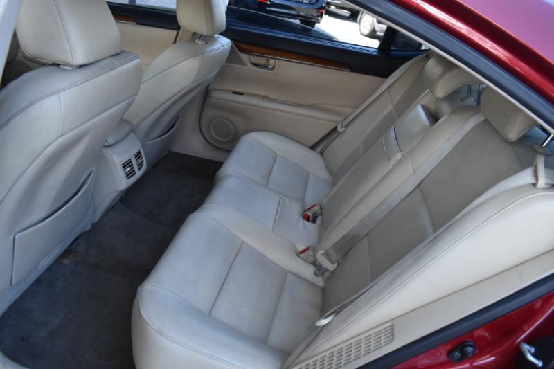 Lexus ES 300h Sedan 2013