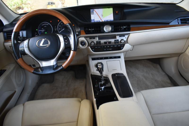 Lexus ES 300h Sedan 2013