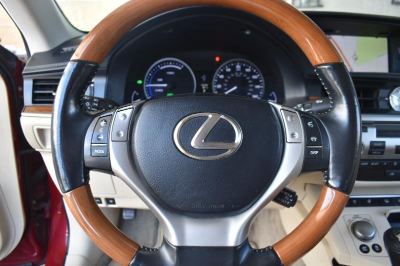 Lexus ES 300h Sedan 2013