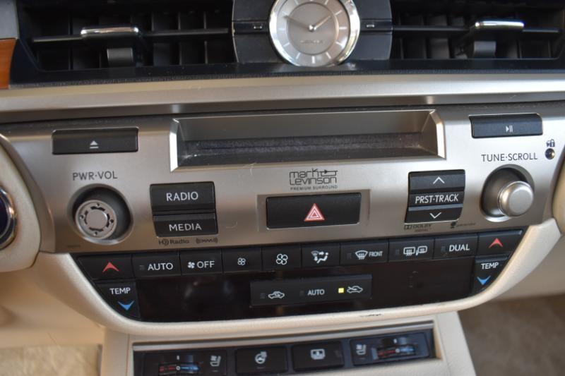 Lexus ES 300h Sedan 2013