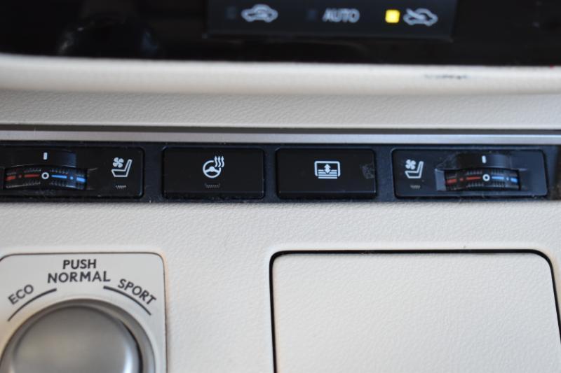 Lexus ES 300h Sedan 2013