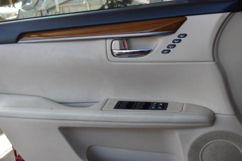 Lexus ES 300h Sedan 2013