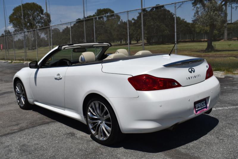 Infiniti G37 Convertible  2012