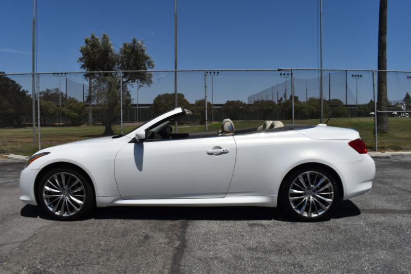 Infiniti G37 Convertible  2012