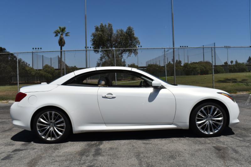Infiniti G37 Convertible  2012