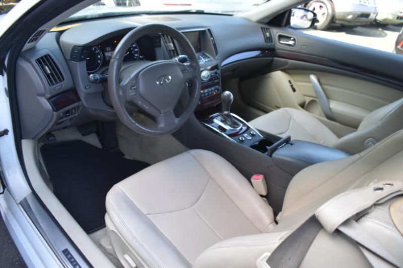 Infiniti G37 Convertible  2012