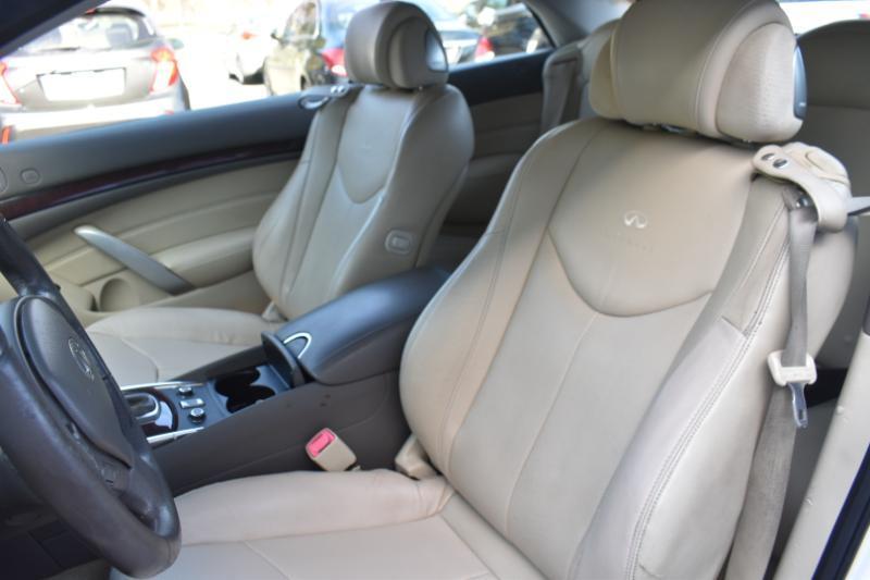 Infiniti G37 Convertible  2012