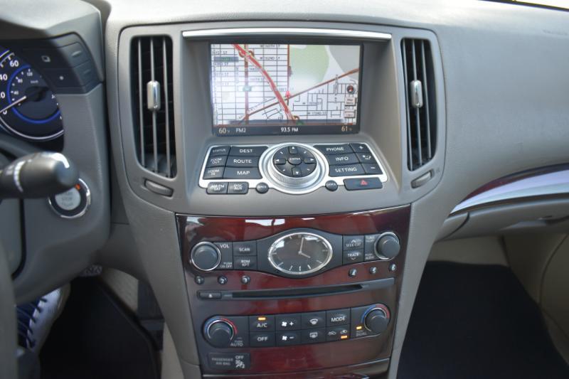 Infiniti G37 Convertible  2012