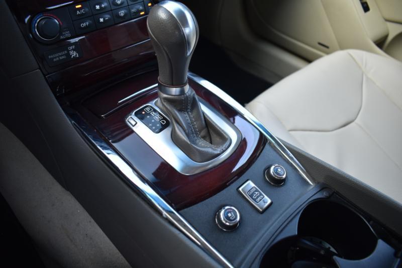 Infiniti G37 Convertible  2012