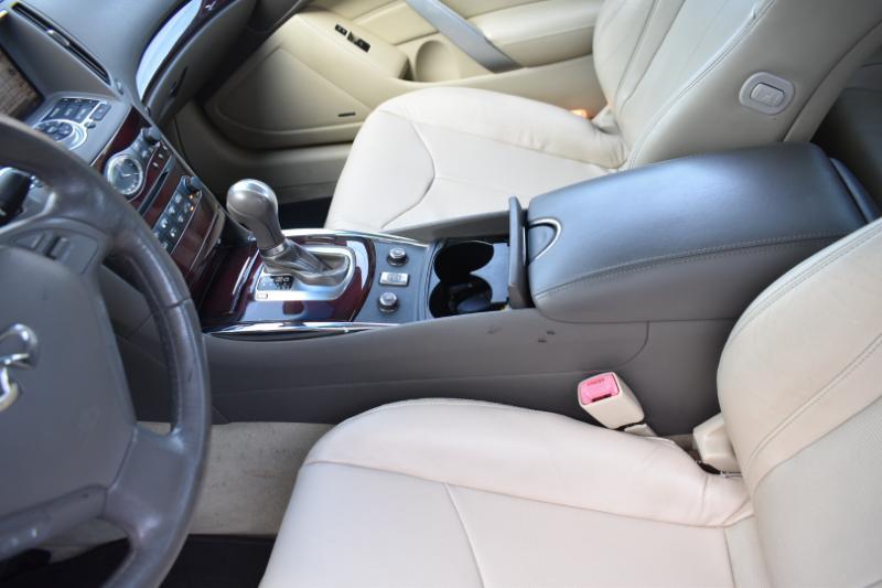 Infiniti G37 Convertible  2012