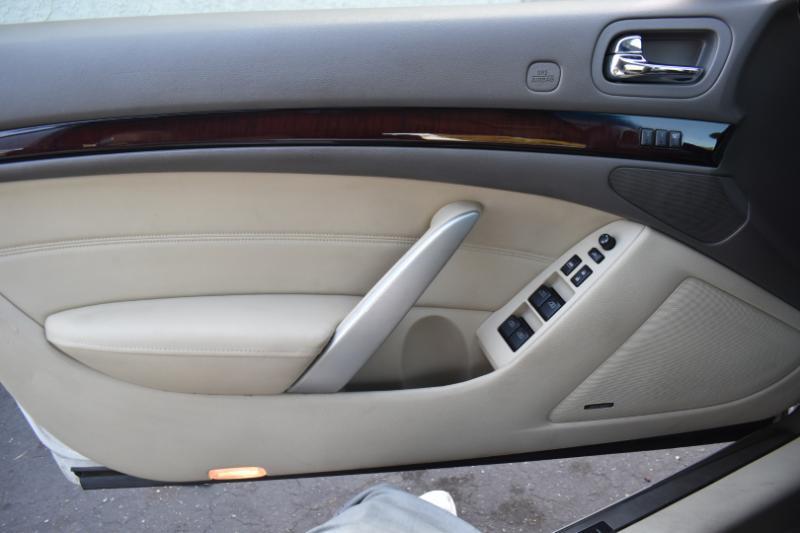 Infiniti G37 Convertible  2012