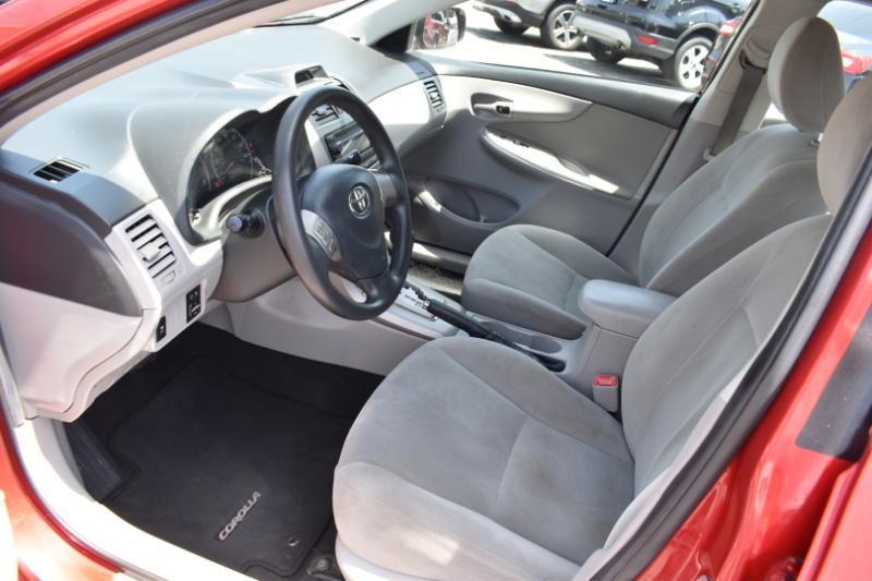 Toyota Corolla LE 4-Speed AT 2012