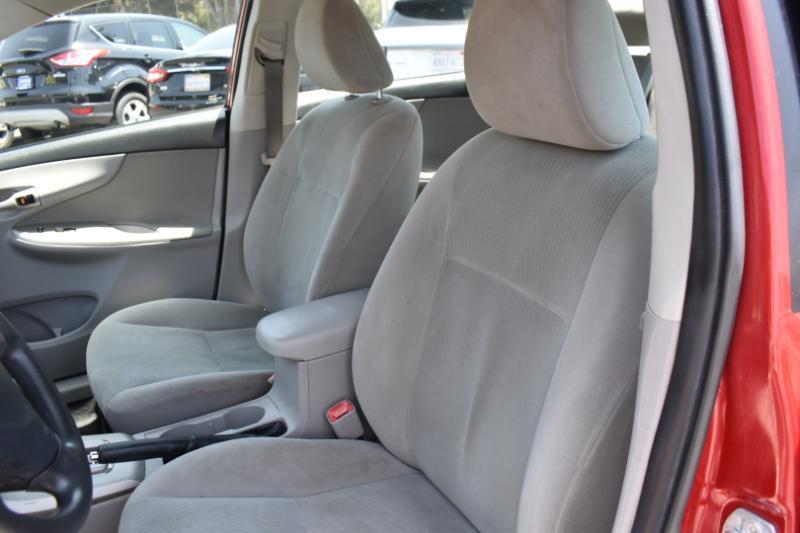 Toyota Corolla LE 4-Speed AT 2012
