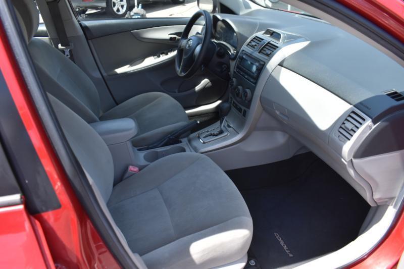 Toyota Corolla LE 4-Speed AT 2012
