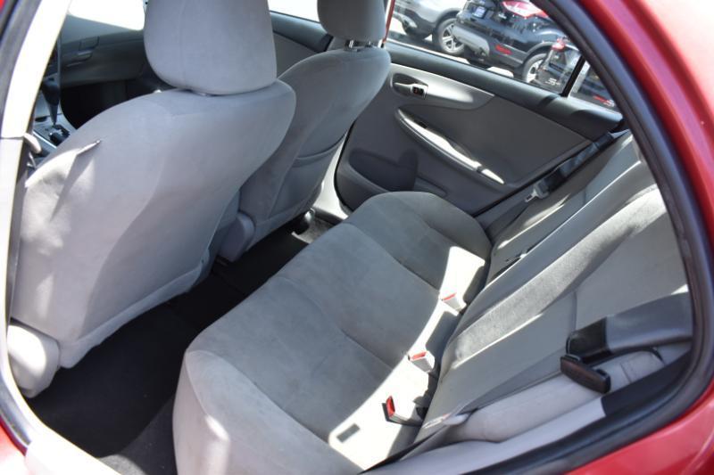 Toyota Corolla LE 4-Speed AT 2012