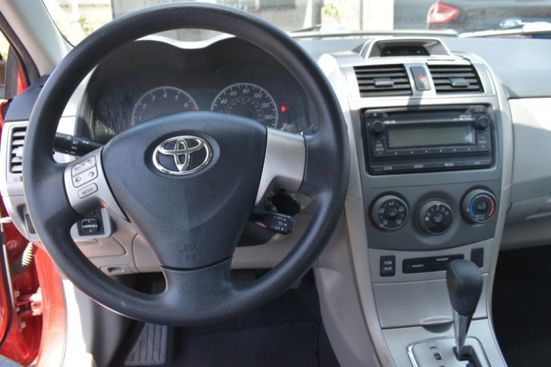 Toyota Corolla LE 4-Speed AT 2012