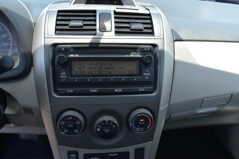 Toyota Corolla LE 4-Speed AT 2012