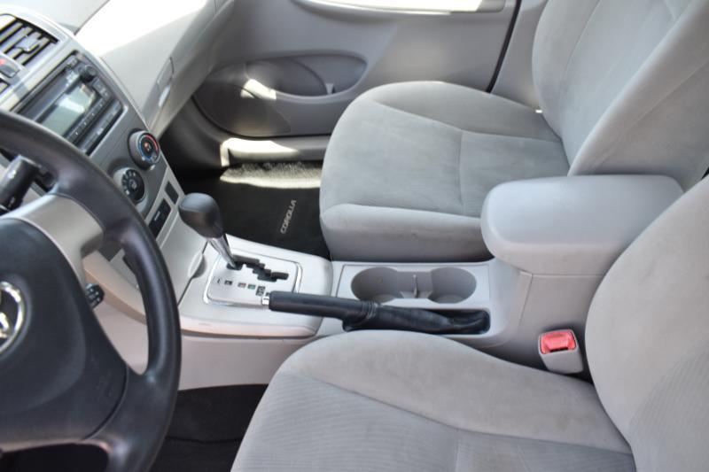 Toyota Corolla LE 4-Speed AT 2012