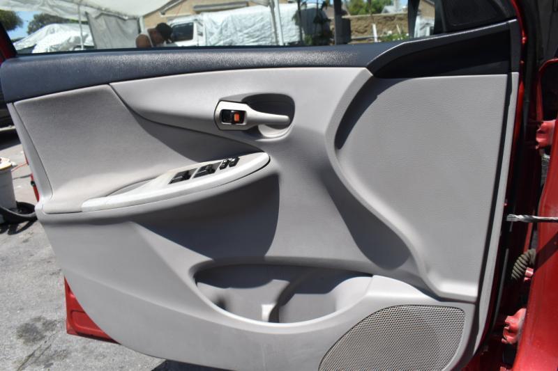 Toyota Corolla LE 4-Speed AT 2012