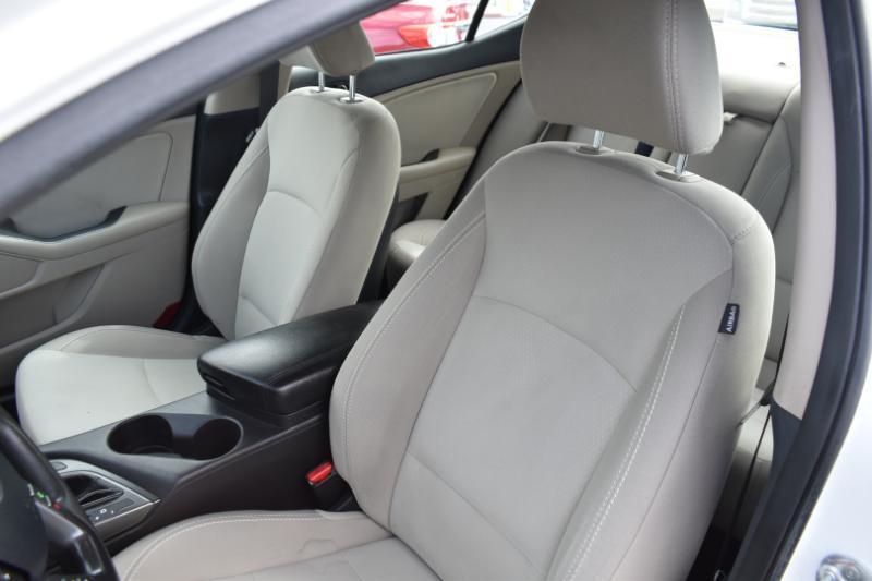 Kia Optima LX AT 2013