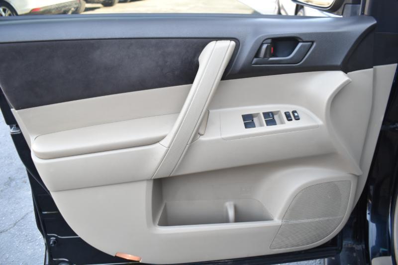 Toyota Highlander  2010