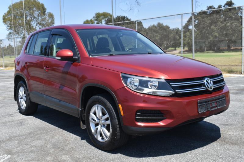 Volkswagen Tiguan S 2013
